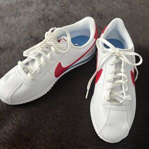 Never worn Nike mens sneakers - size 6.5